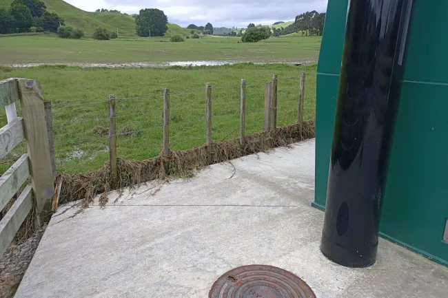 Bruck Park Toilet - Fenceline